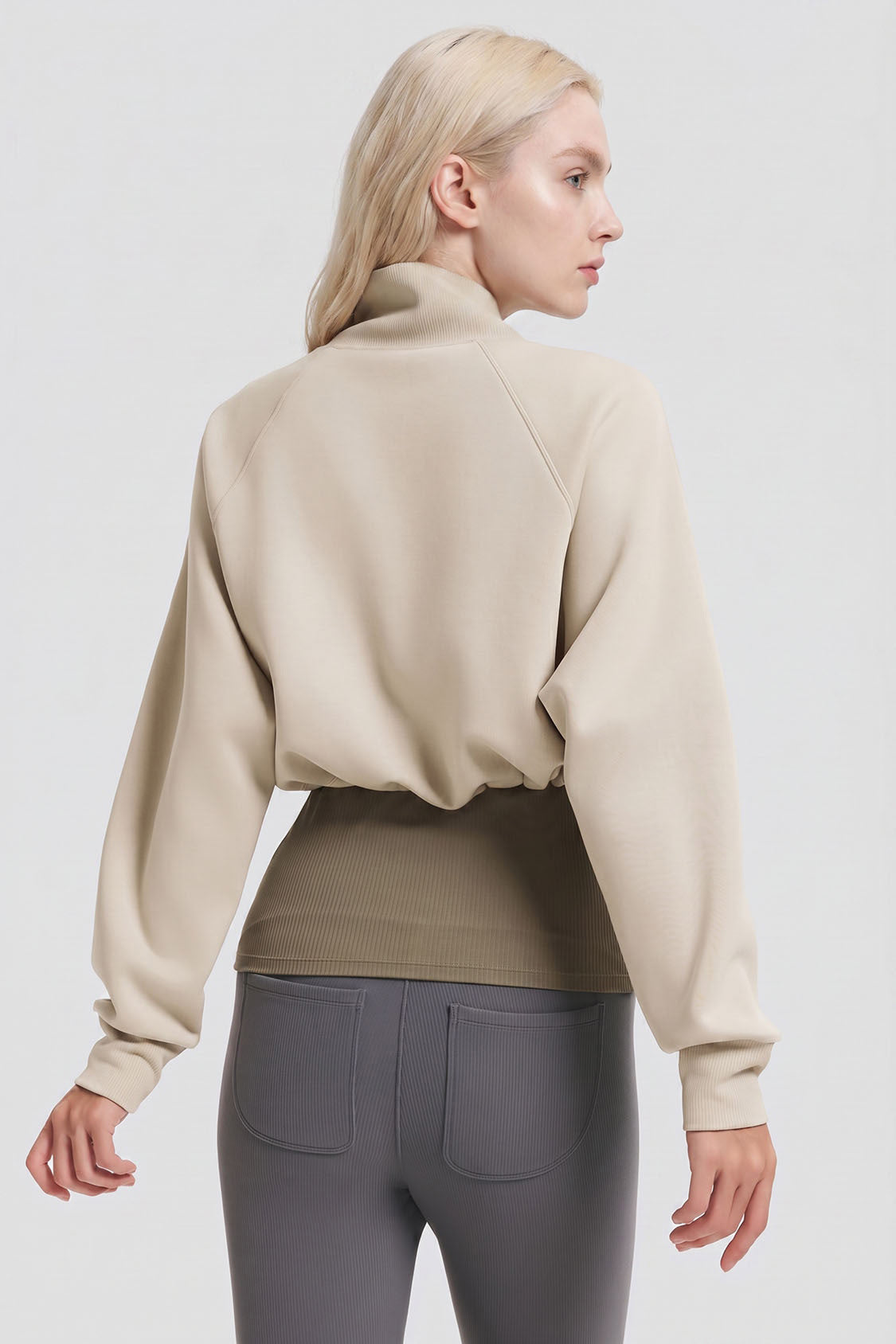 Damen-Sweatshirt mit doppelter Lage, schmaler Passform und halbem Reißverschluss HE022