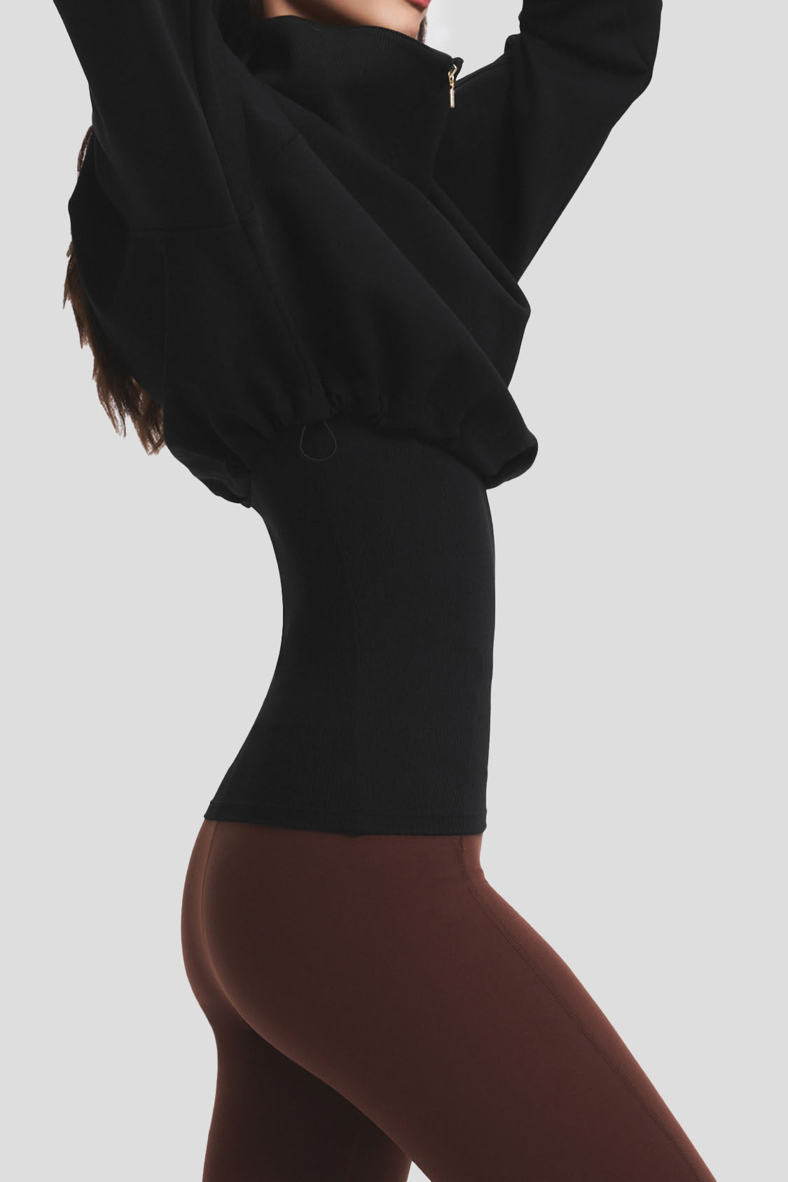 Damen-Sweatshirt mit doppelter Lage, schmaler Passform und halbem Reißverschluss HE022