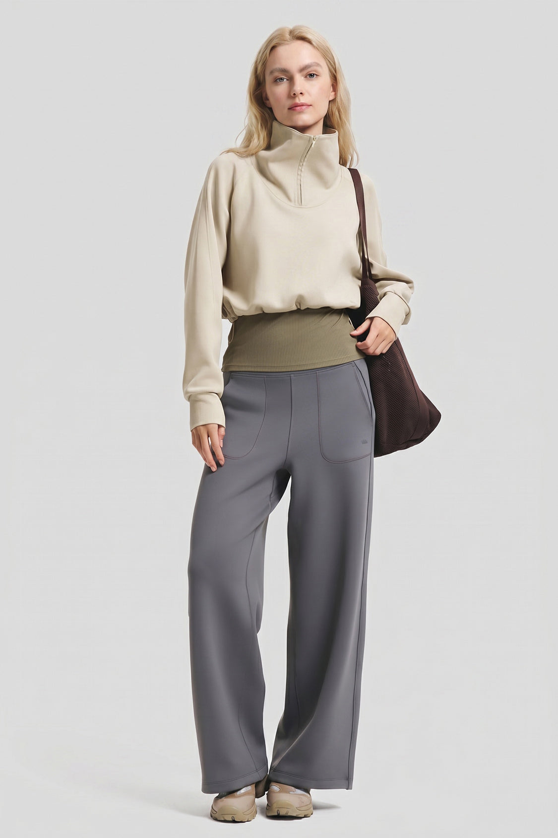 Damen-Sweatshirt mit doppelter Lage, schmaler Passform und halbem Reißverschluss HE022