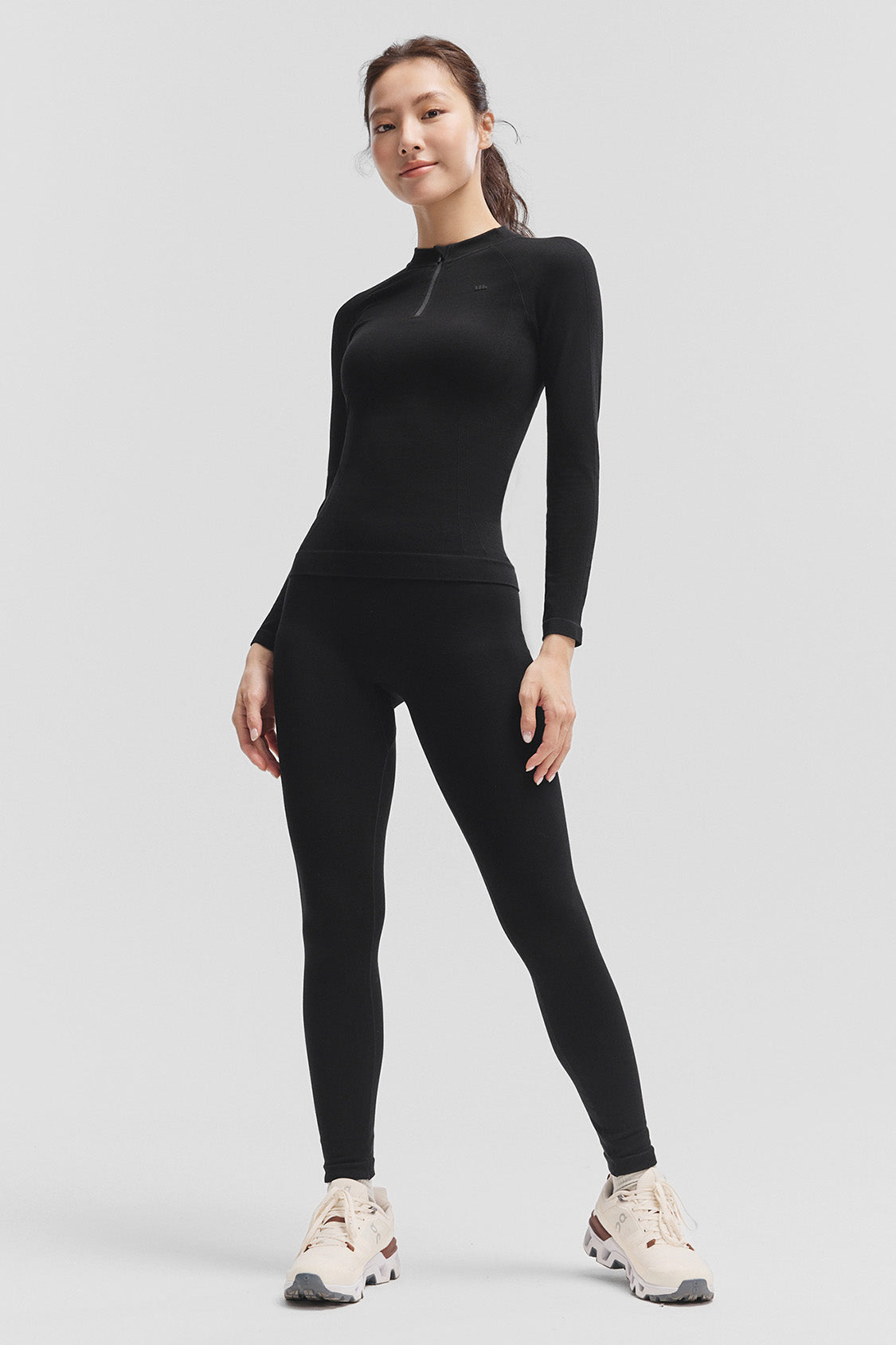 beneunder motionset womens light warmth sport performance base layer set #color_black