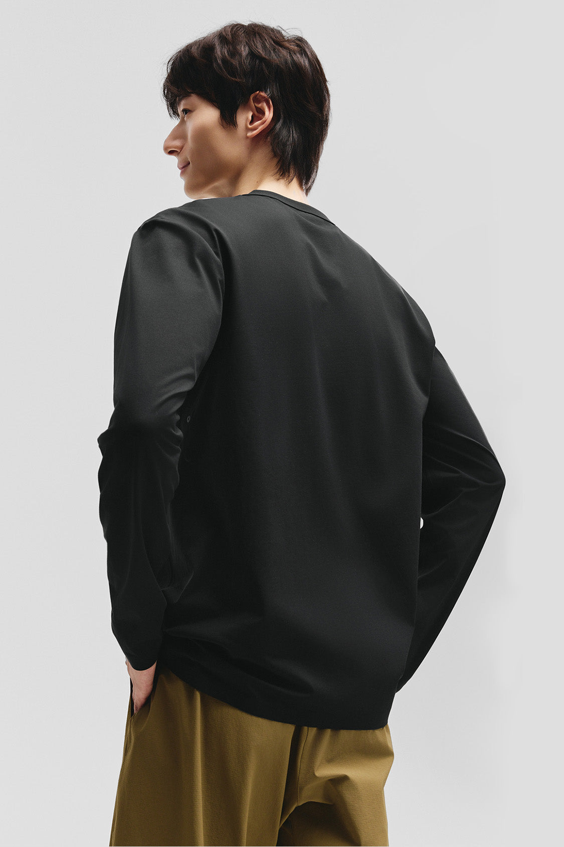 beneunder dryshield mens sweat resistant long sleeve top #color_black